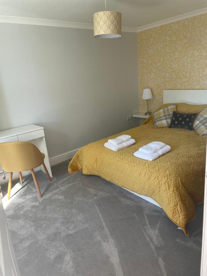Immaculate One Bedroom Home With Private Parking Swansea Kültér fotó