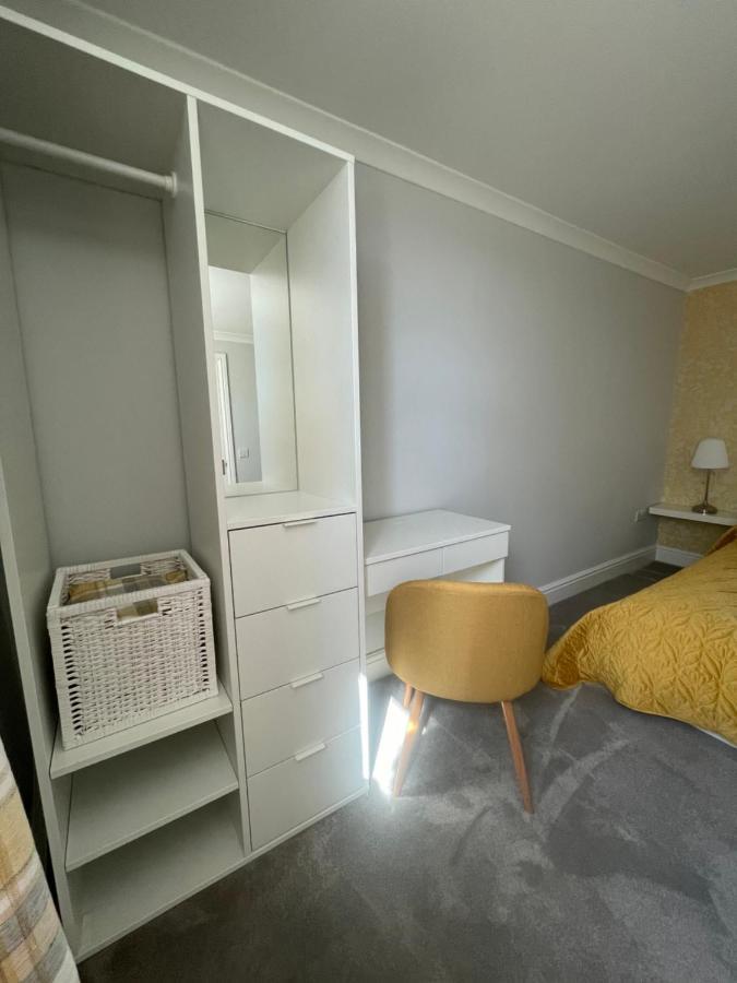 Immaculate One Bedroom Home With Private Parking Swansea Kültér fotó