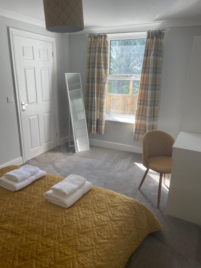 Immaculate One Bedroom Home With Private Parking Swansea Kültér fotó
