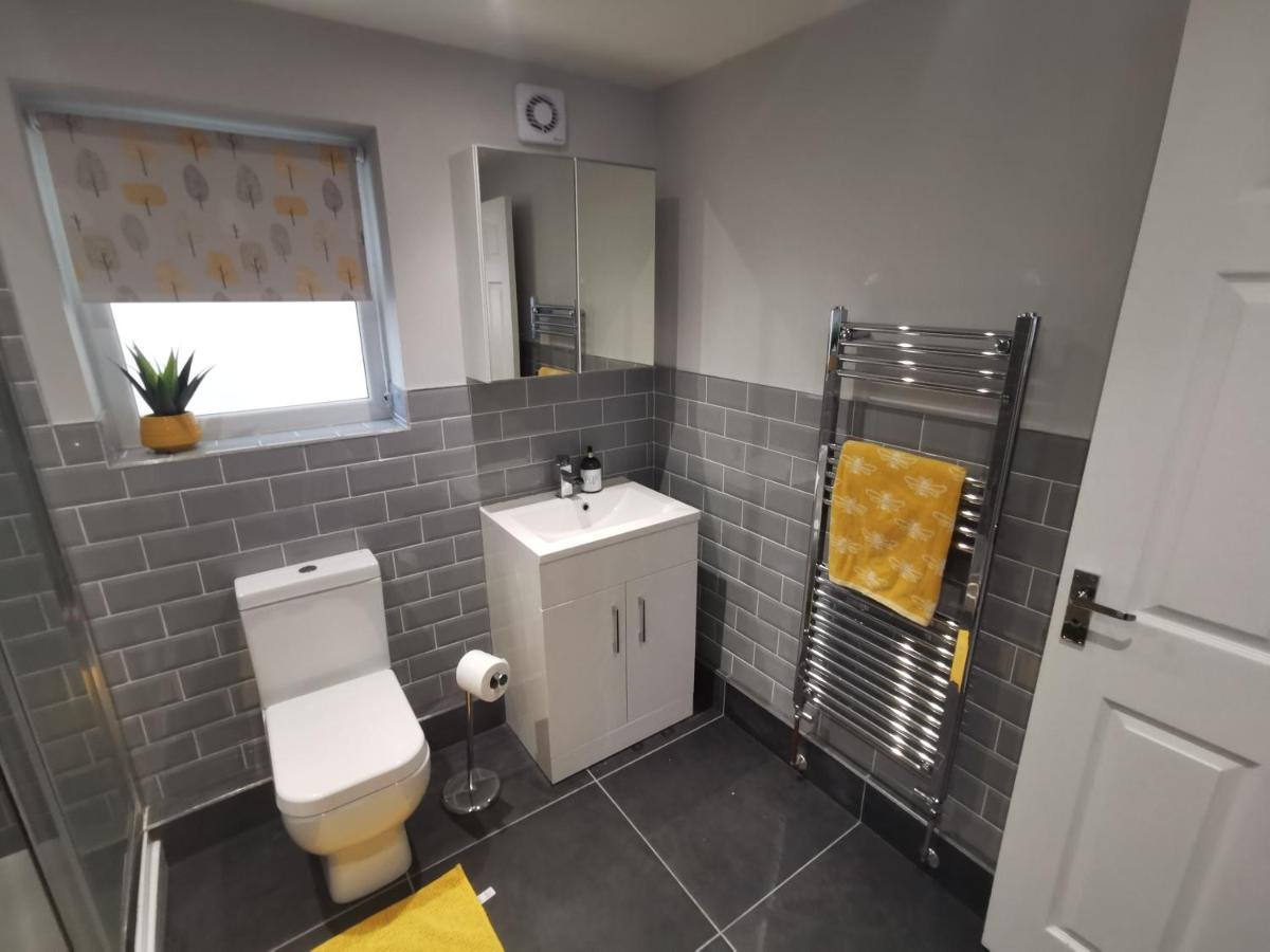 Immaculate One Bedroom Home With Private Parking Swansea Kültér fotó